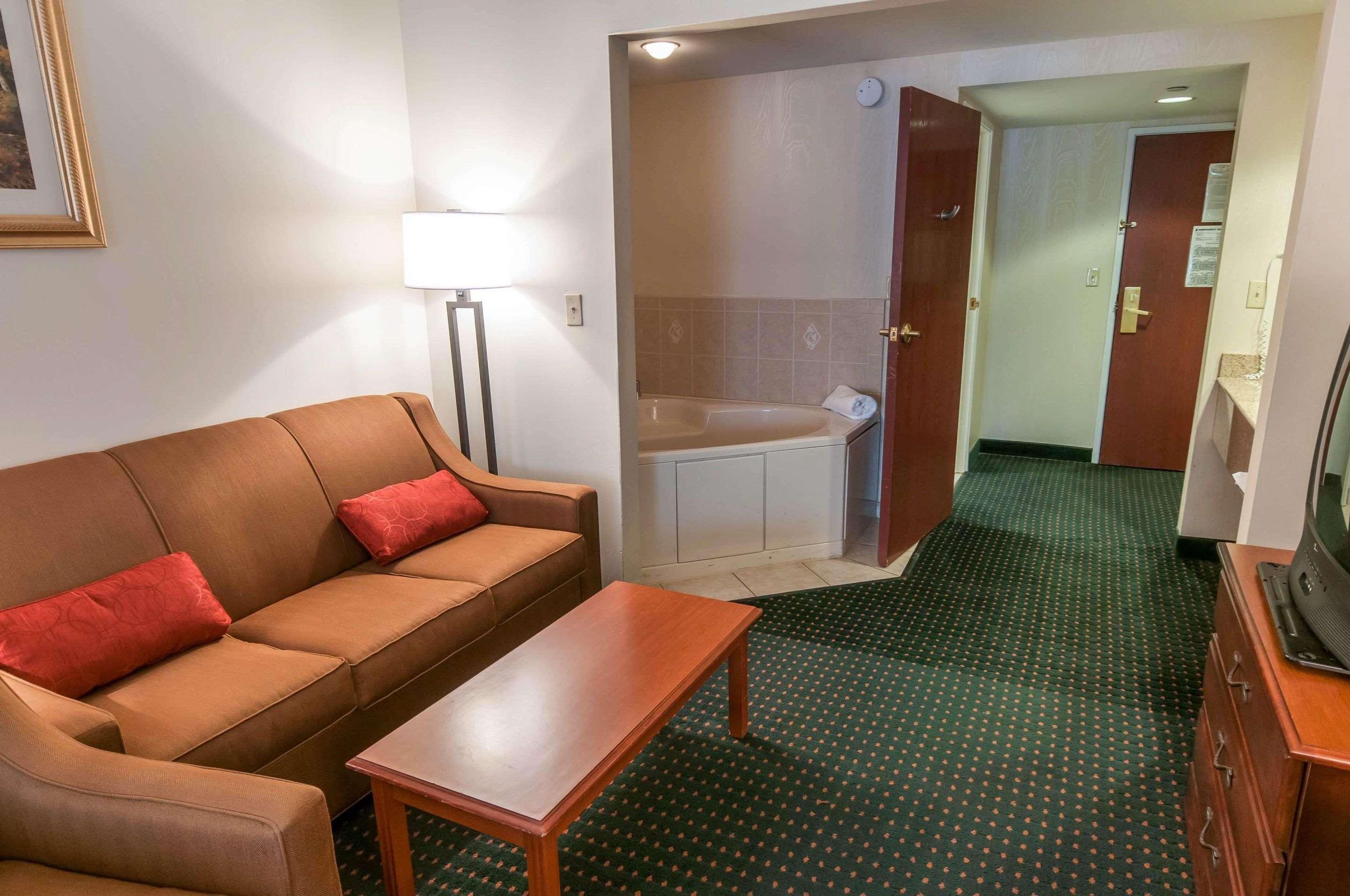 Comfort Inn & Suites Mount Pocono Exterior photo