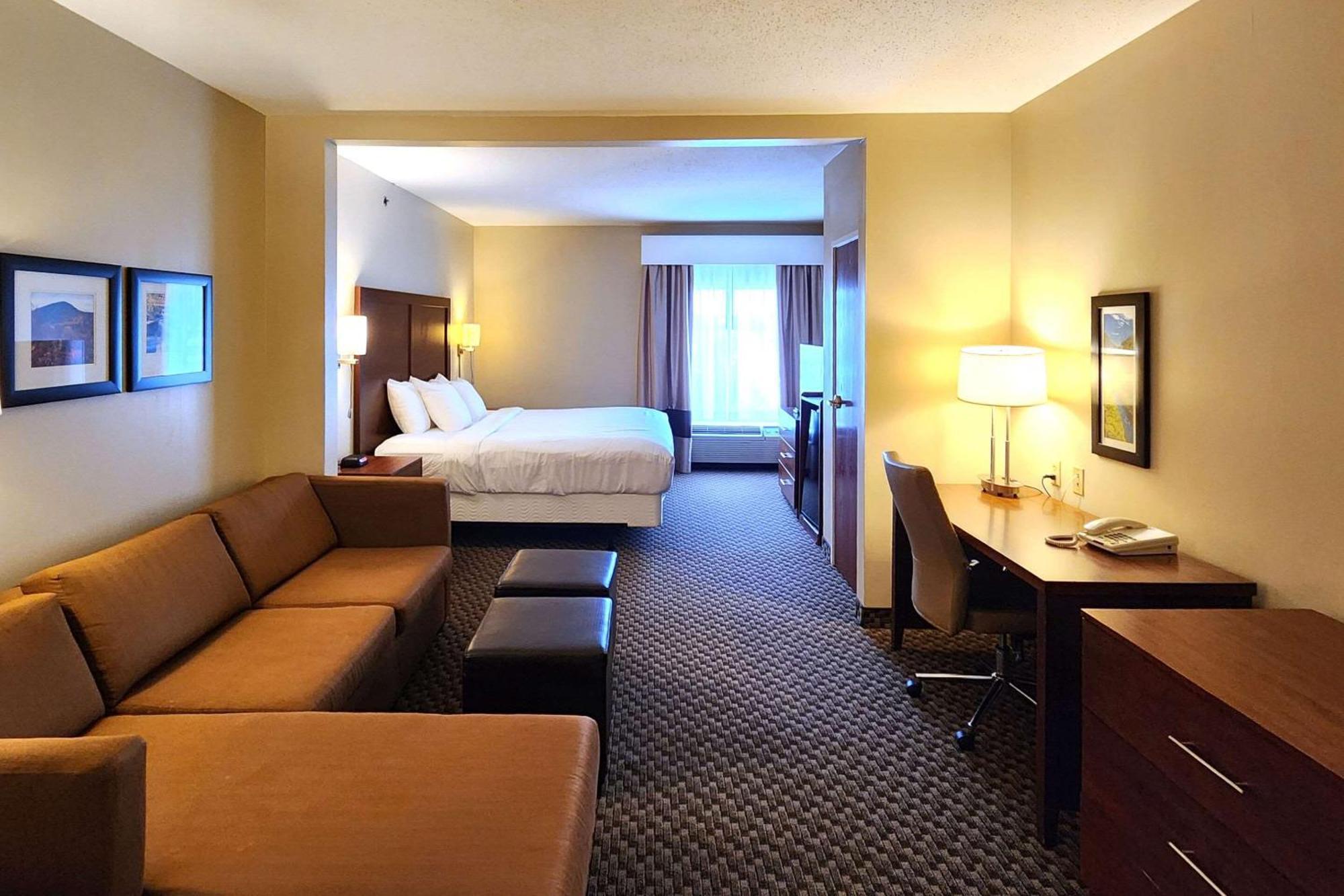 Comfort Inn & Suites Mount Pocono Exterior photo
