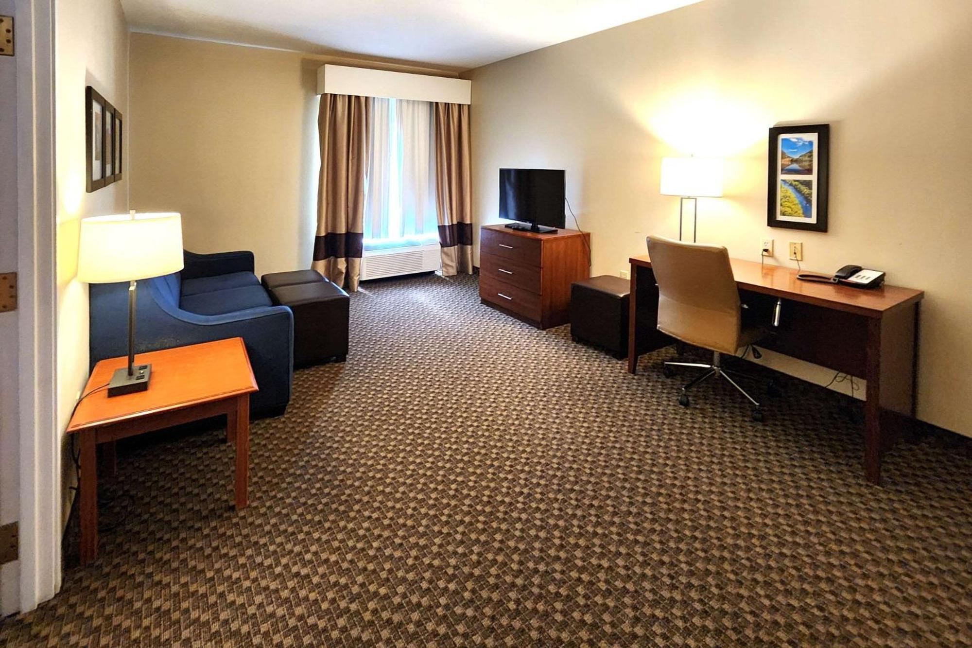 Comfort Inn & Suites Mount Pocono Exterior photo