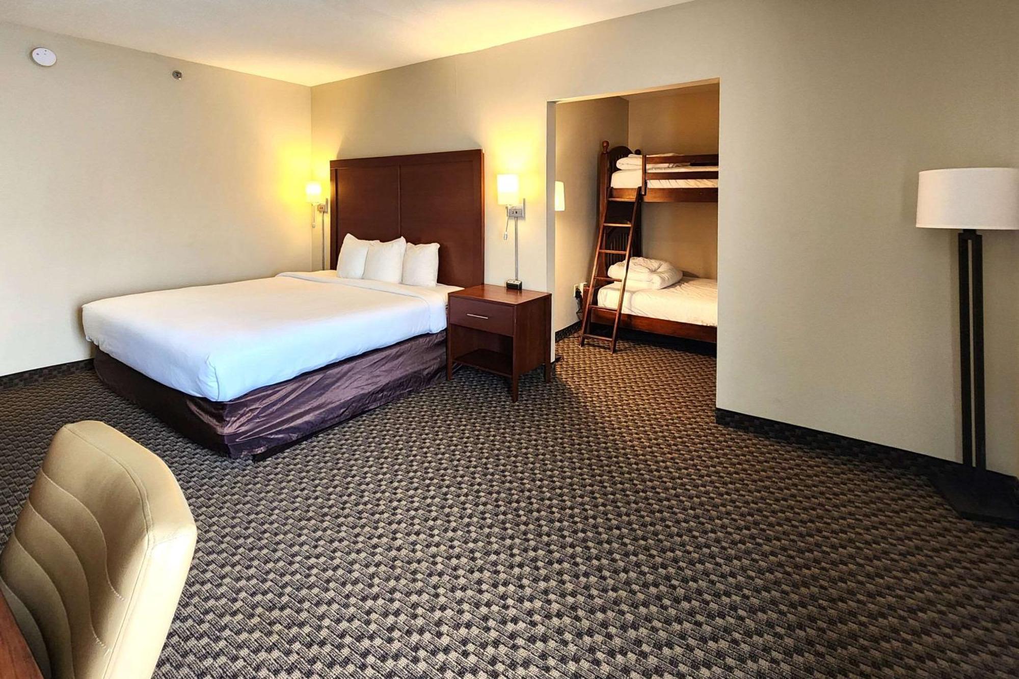 Comfort Inn & Suites Mount Pocono Exterior photo